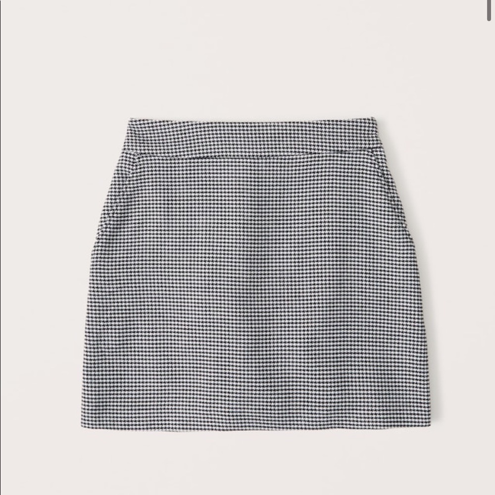 Abercrombie Black Houndstooth Skort
